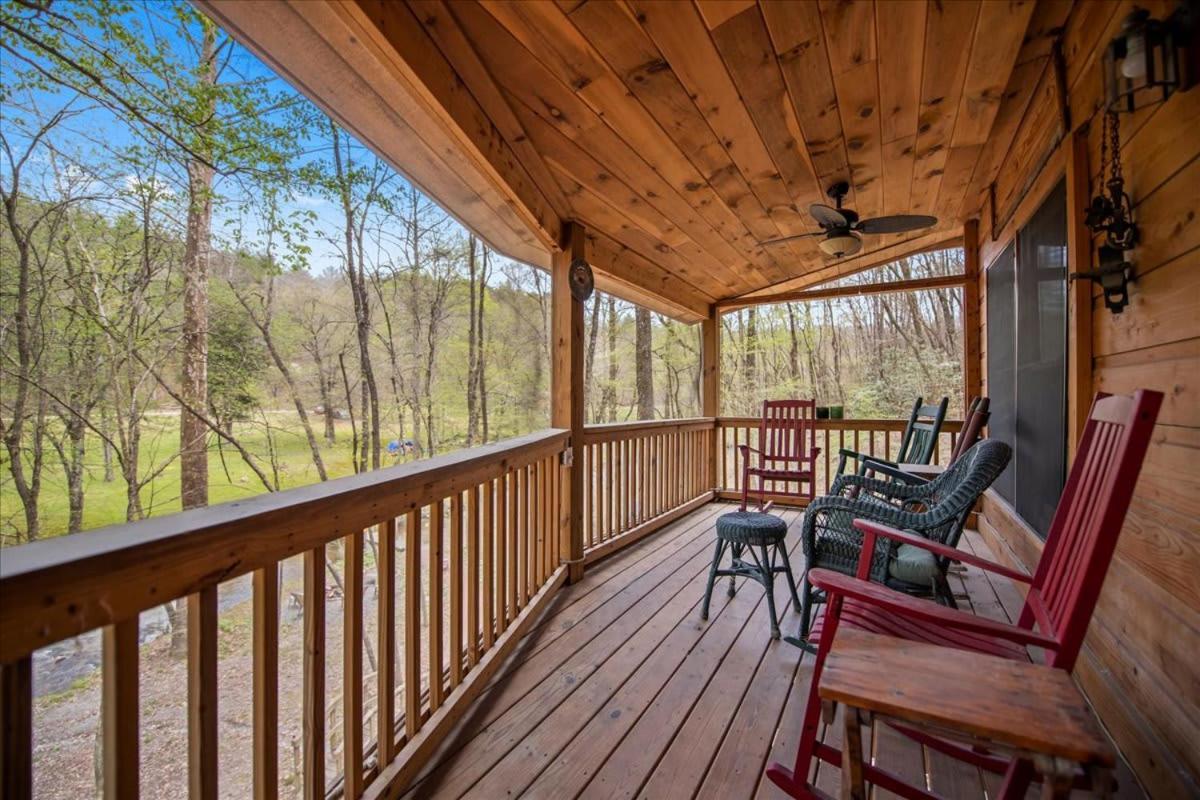 Cozy Cabin Beside Briar Creek, Fire Pit, Wifi Villa Ellijay Bagian luar foto