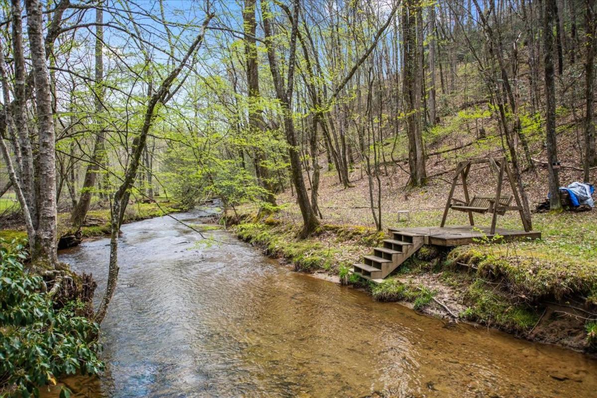 Cozy Cabin Beside Briar Creek, Fire Pit, Wifi Villa Ellijay Bagian luar foto