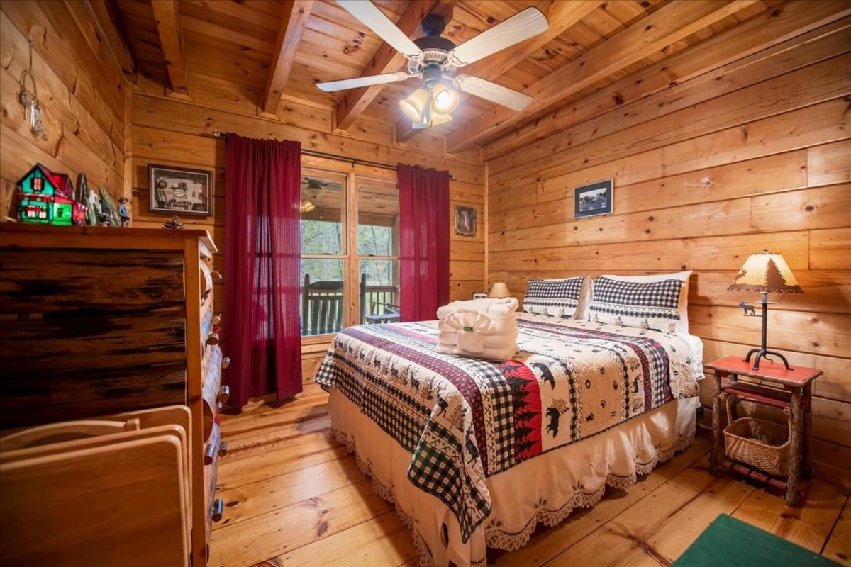 Cozy Cabin Beside Briar Creek, Fire Pit, Wifi Villa Ellijay Bagian luar foto