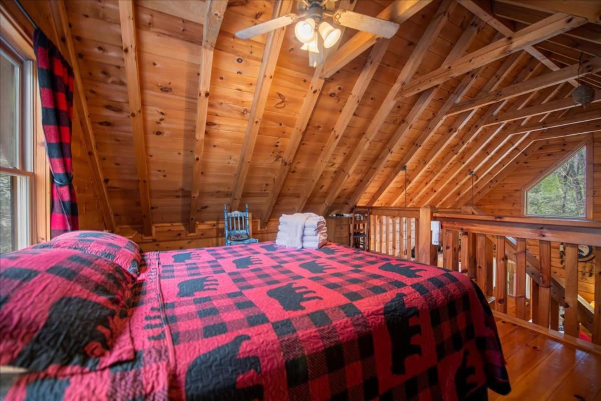 Cozy Cabin Beside Briar Creek, Fire Pit, Wifi Villa Ellijay Bagian luar foto