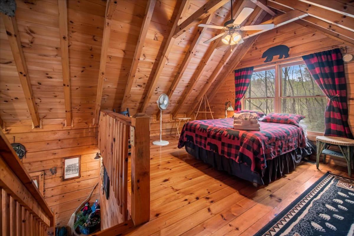 Cozy Cabin Beside Briar Creek, Fire Pit, Wifi Villa Ellijay Bagian luar foto